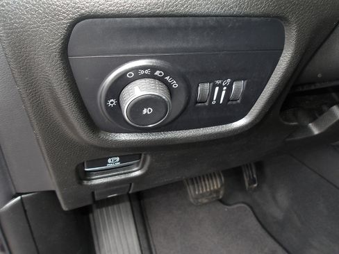 Used 2023 Jeep Grand Cherokee L Limited image 19