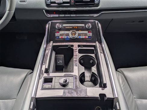 Used 2020 Lincoln Navigator Reserve w/ Luxury Package image 28