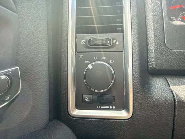 Used 2022 RAM 1500 Classic SLT AWD/4WD image 23