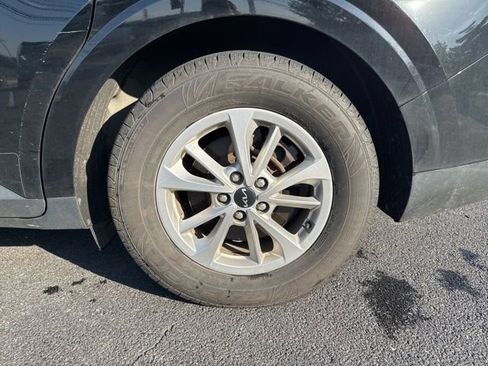 Used 2022 Kia Carnival LX FWD image 26