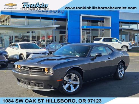 Used 2022 Dodge Challenger SXT RWD image 1