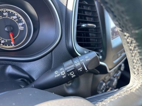 Used 2020 Jeep Cherokee Latitude Plus image 21