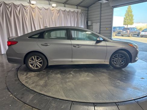 Used 2015 Hyundai Sonata SE image 3