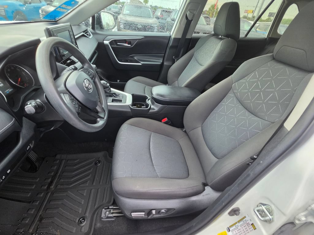 Used 2022 Toyota RAV4 XLE w/ Convenience Package FWD image 13