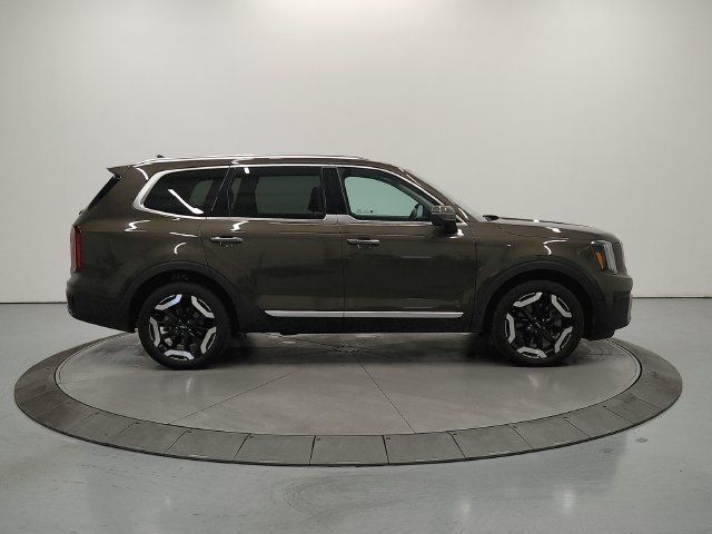 Used 2025 Kia Telluride S FWD image 9
