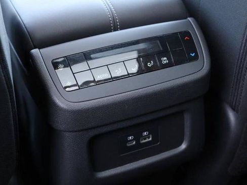Used 2025 Nissan Pathfinder SV w/ SV Premium Package FWD image 25