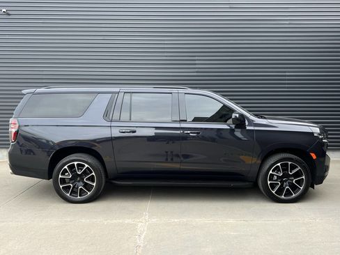 Used 2023 Chevrolet Suburban RST w/ Sport Performance Package image 10