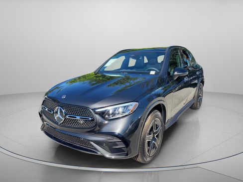 Used 2026 Mercedes-Benz GLC 300 4MATIC image 2