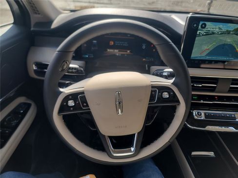 New 2026 Lincoln Corsair Premiere image 18