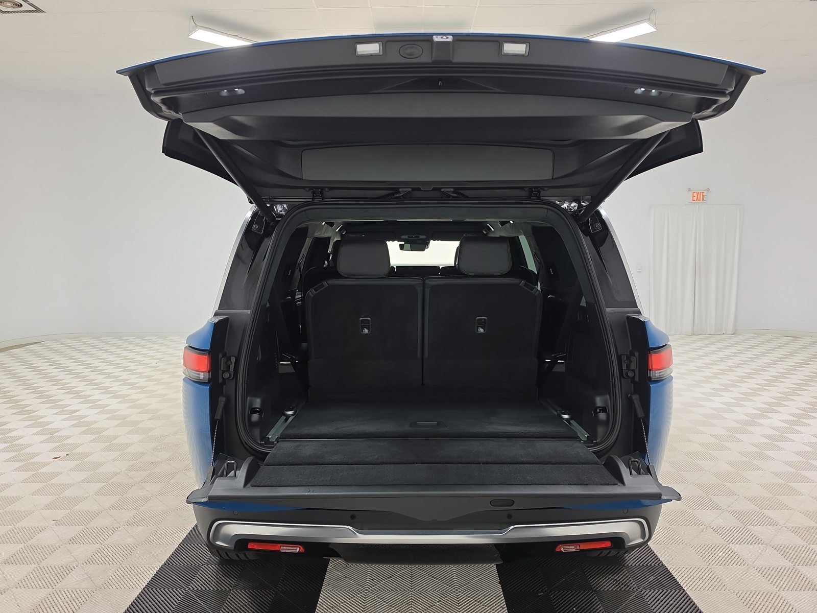 Used 2023 Rivian R1S Adventure Quad AWD/4WD image 15