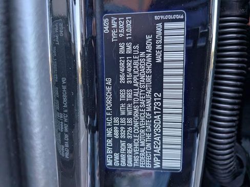 Certified 2025 Porsche Cayenne E-Hybrid AWD/4WD image 29