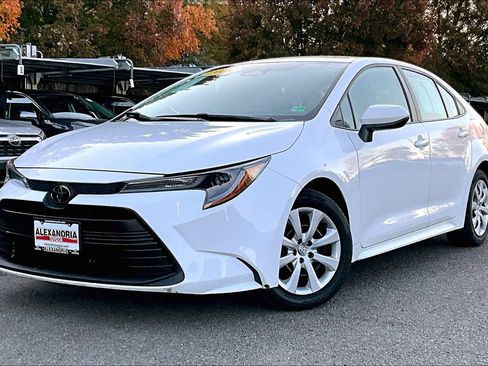 Used 2024 Toyota Corolla LE image 1