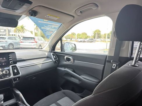 Used 2023 Kia Sorento LX FWD image 17