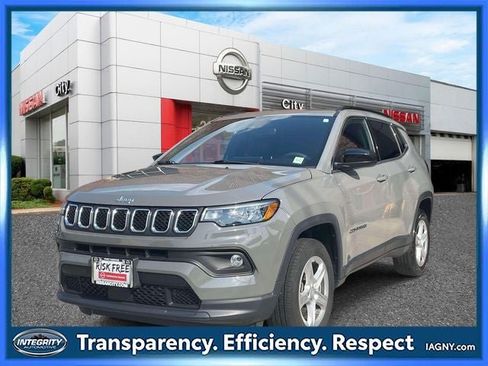 Used 2023 Jeep Compass Latitude AWD/4WD image 4