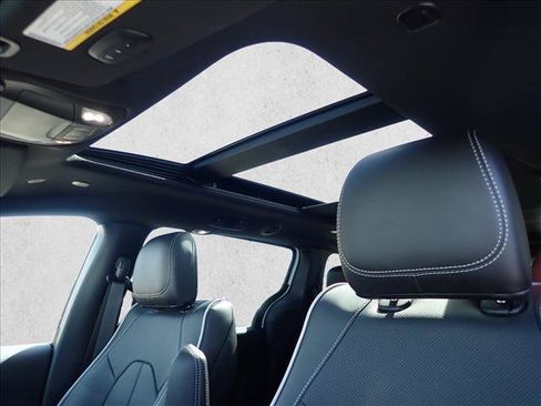 New 2027 Chrysler Pacifica Limited FWD image 14