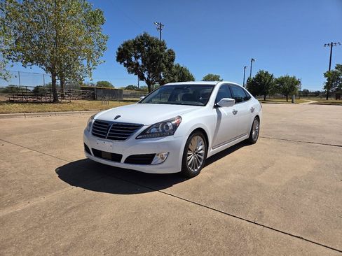 Used 2016 Hyundai Equus Signature RWD image 3