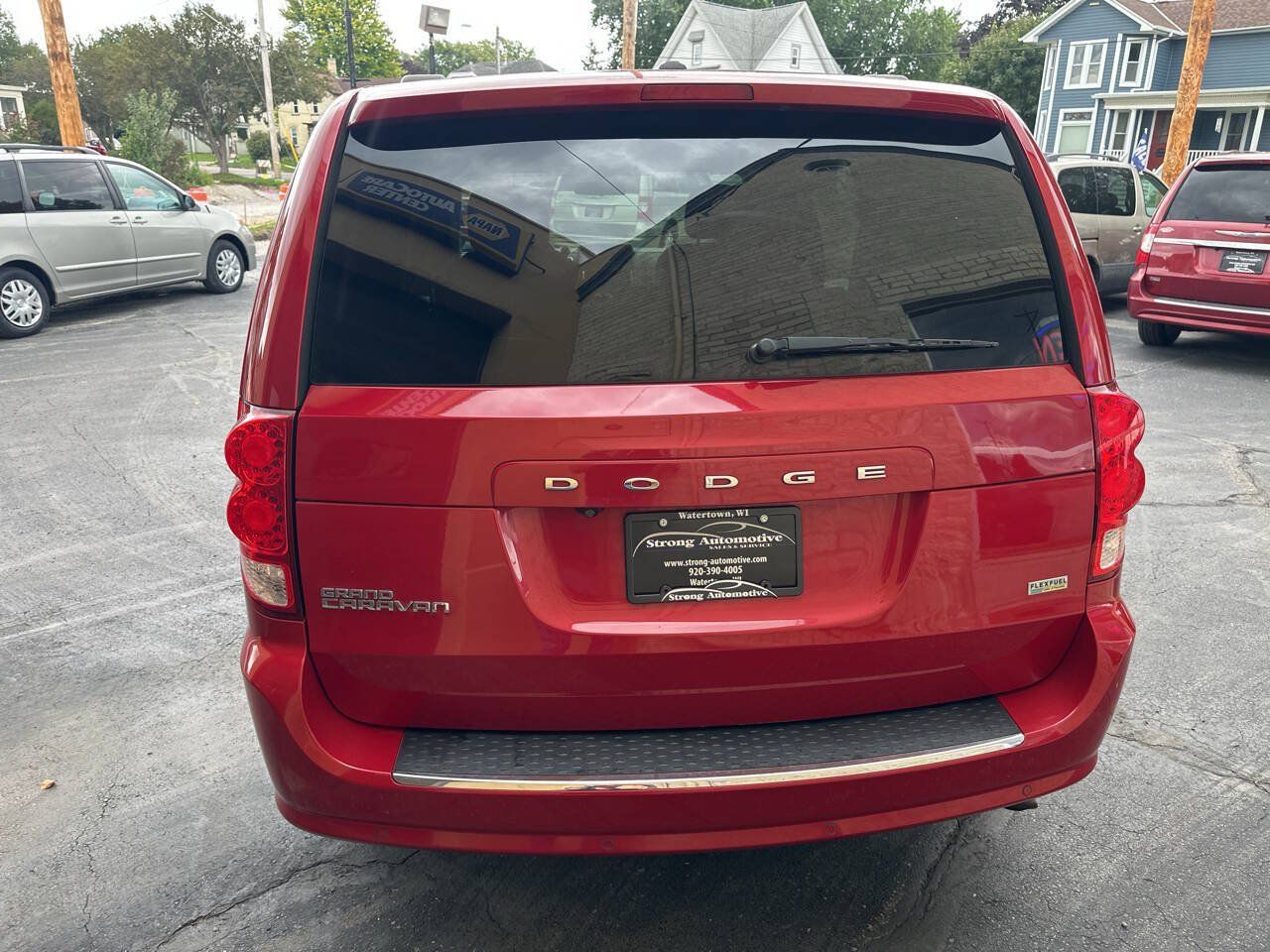 Used 2013 Dodge Grand Caravan SXT w/ Rear Park Assist Pkg FWD image 4