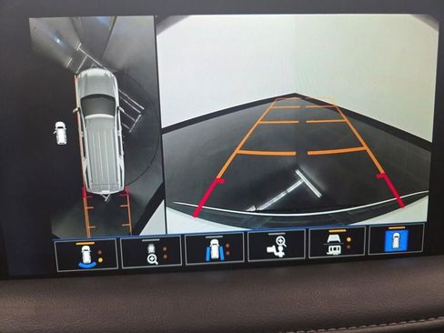 Used 2024 Chevrolet Tahoe Z71 w/ Luxury Package image 43