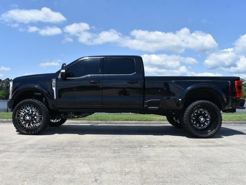 Used 2023 Ford F450 Lariat image 3