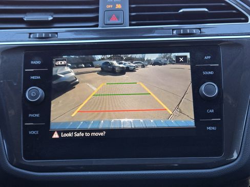 Used 2022 Volkswagen Tiguan SE image 18