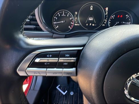 Used 2019 MAZDA MAZDA3 Hatchback w/ Preferred Package image 27