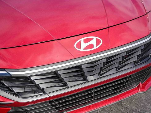 Used 2024 Hyundai Elantra SEL FWD image 5