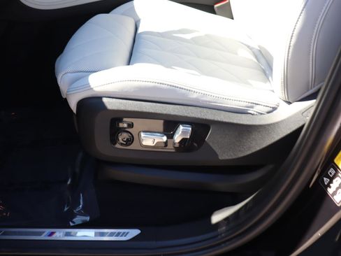 Certified 2023 BMW X7 xDrive40i w/ M Sport Package image 21