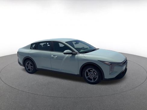 Used 2025 Kia K4 FWD image 2