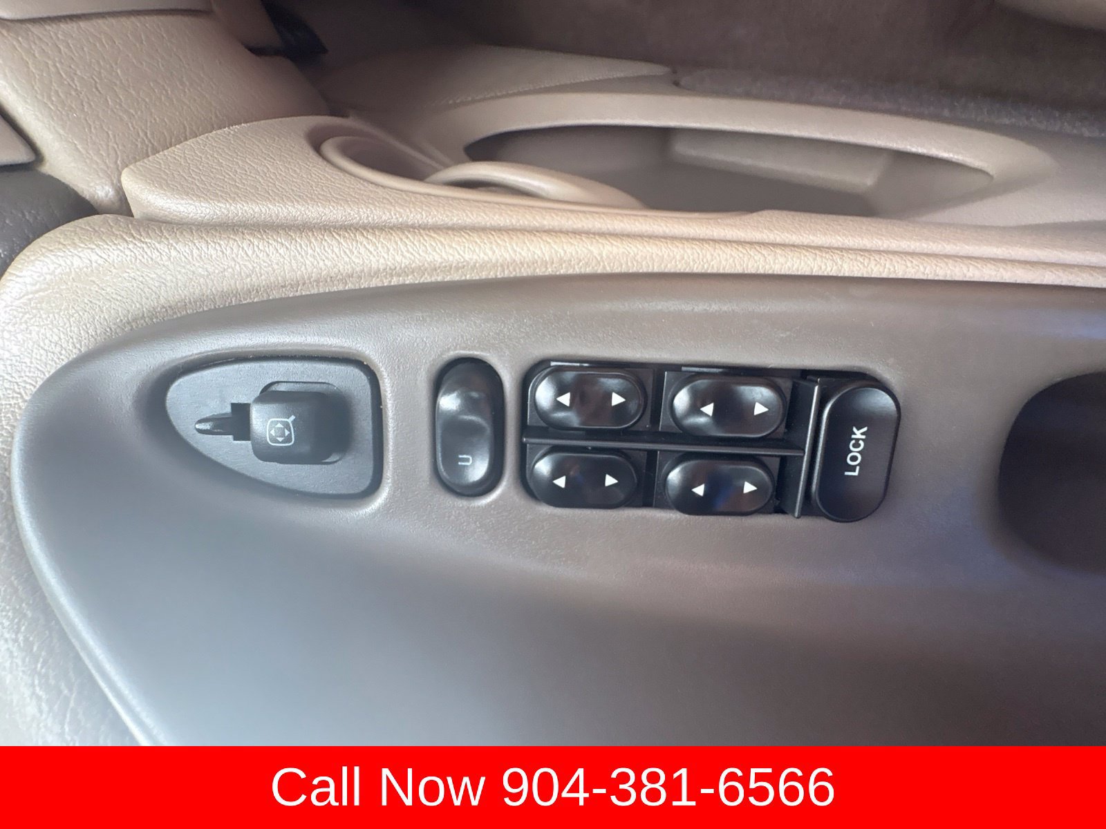 Used 2002 Ford Mustang Convertible RWD image 17