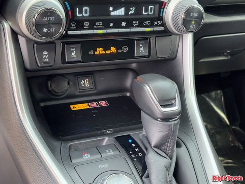 Used 2023 Toyota RAV4 XSE AWD/4WD image 28