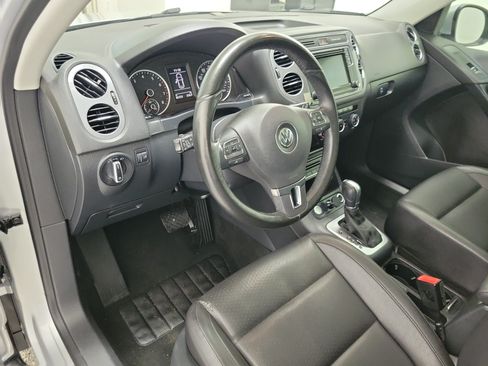 Used 2017 Volkswagen Tiguan Wolfsburg Edition FWD image 17