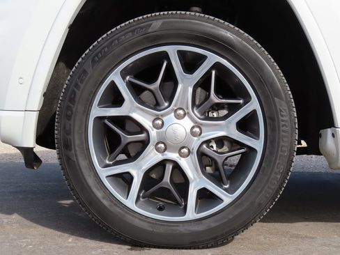 Certified 2019 Jeep Grand Cherokee Overland image 13