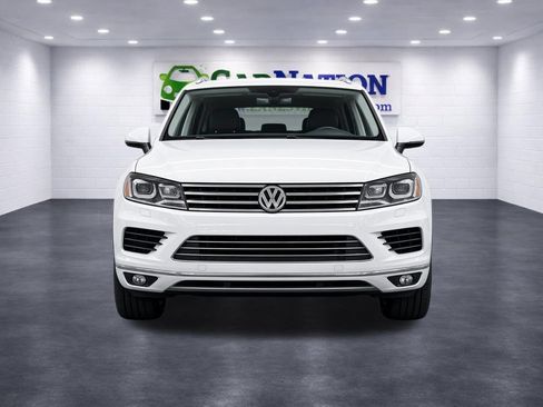 Used 2016 Volkswagen Touareg Sport AWD/4WD image 2