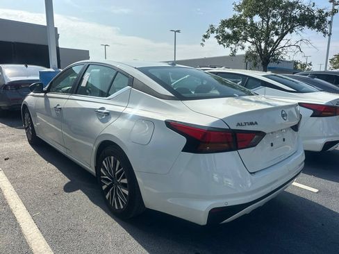 Used 2025 Nissan Altima 2.5 SV FWD image 3