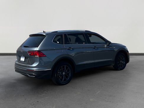Certified 2022 Volkswagen Tiguan SE image 5
