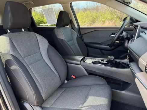 Used 2022 Nissan Rogue SV image 26