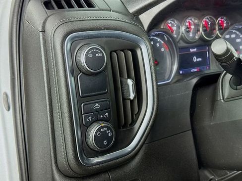 Used 2020 Chevrolet Silverado 1500 LT image 17