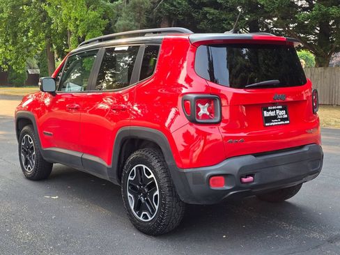 Used 2017 Jeep Renegade Trailhawk AWD/4WD image 4