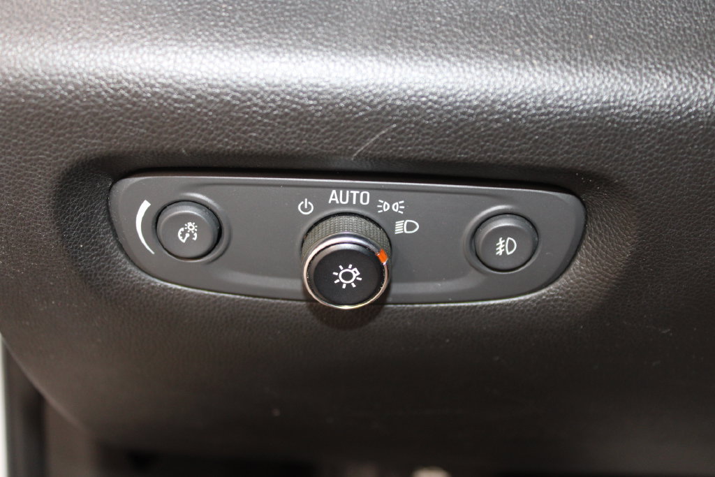 Used 2018 Chevrolet Traverse LT FWD image 38