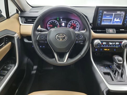 Used 2019 Toyota RAV4 XLE Premium w/ Cold Weather Package FWD image 16
