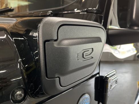 Used 2023 Jeep Wrangler Unlimited Rubicon 4xe AWD/4WD image 14