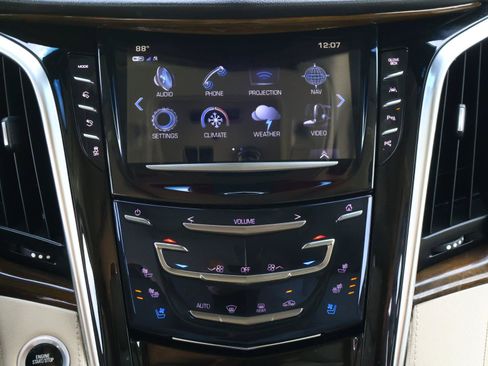 Used 2019 Cadillac Escalade Premium Luxury AWD/4WD image 17