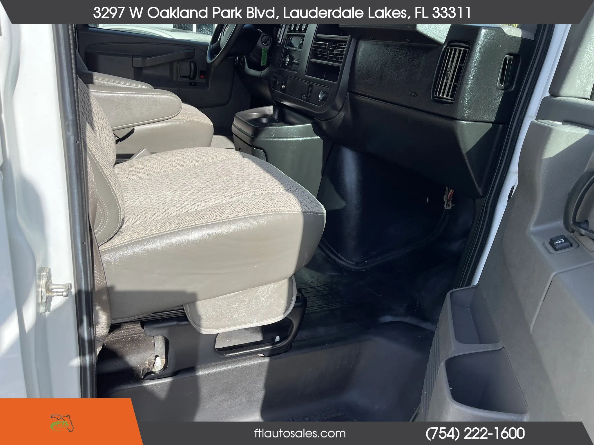 Used 2017 GMC Savana 3500 Extended RWD image 30