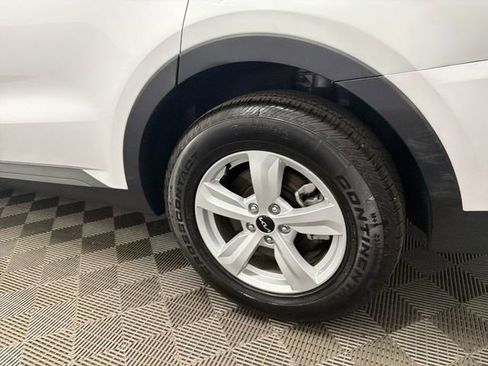 Certified 2025 Kia Sorento LX FWD image 46