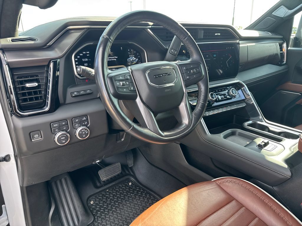 Used 2024 GMC Sierra 2500 Denali Ultimate w/ Max Trailering Package AWD/4WD image 15