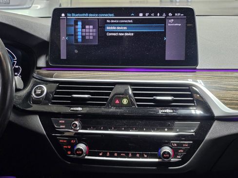 Used 2022 BMW 530e w/ Premium Package image 17