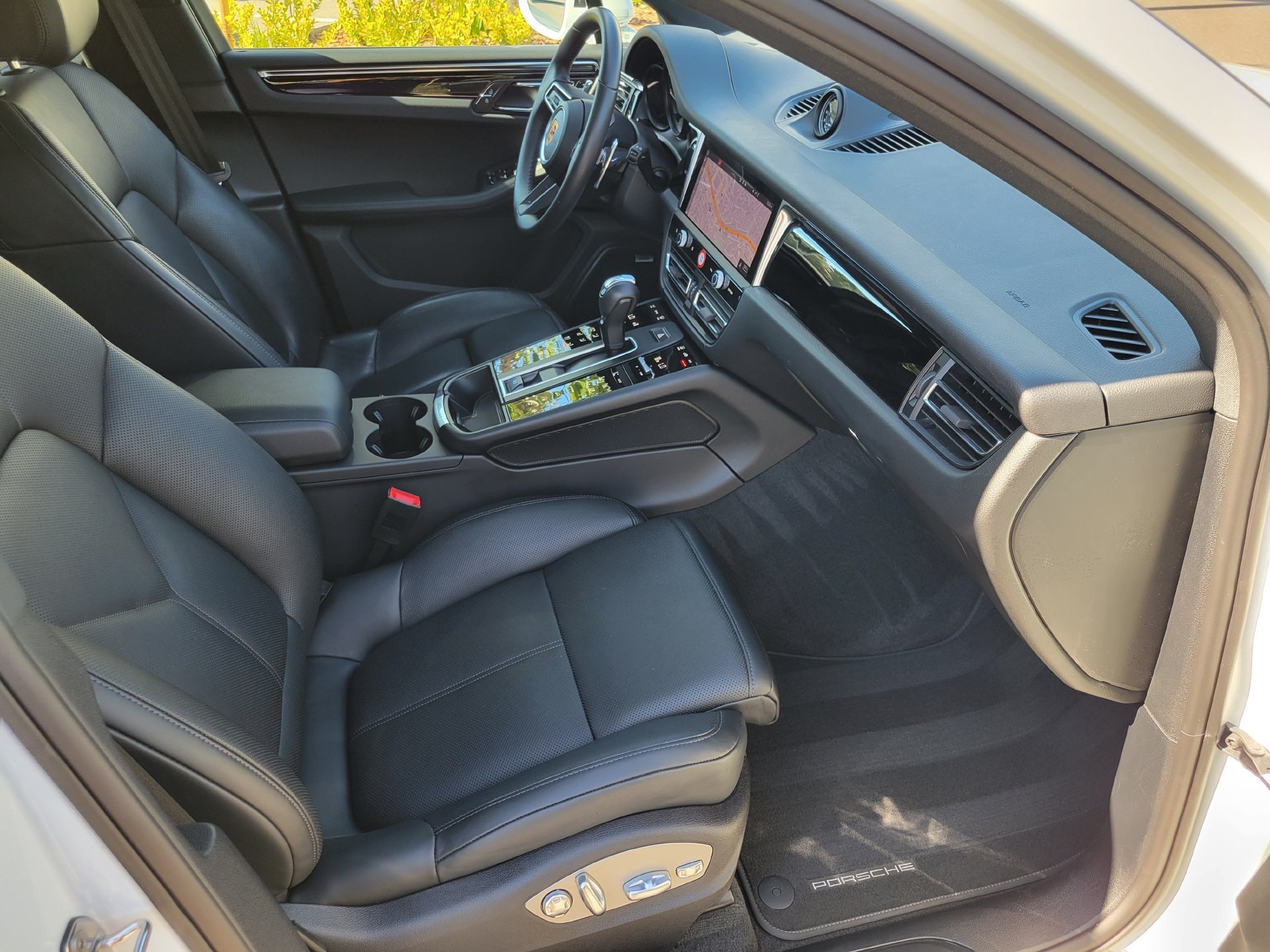 Used 2026 Porsche Macan AWD/4WD image 27