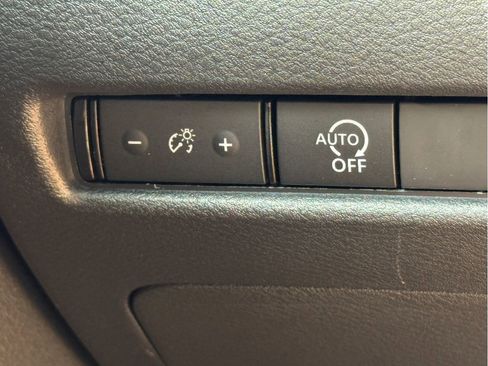 Used 2025 Nissan Rogue S image 17