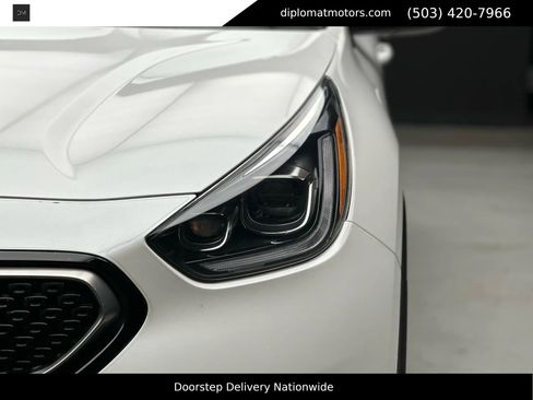 Used 2018 Kia Niro EX Premium image 12