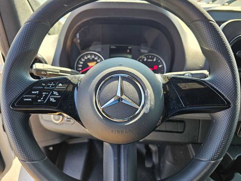 Used 2025 Mercedes-Benz Sprinter 2500 image 22